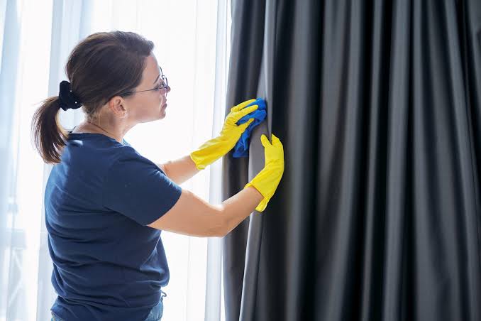 Curtain cleaning and pressing service